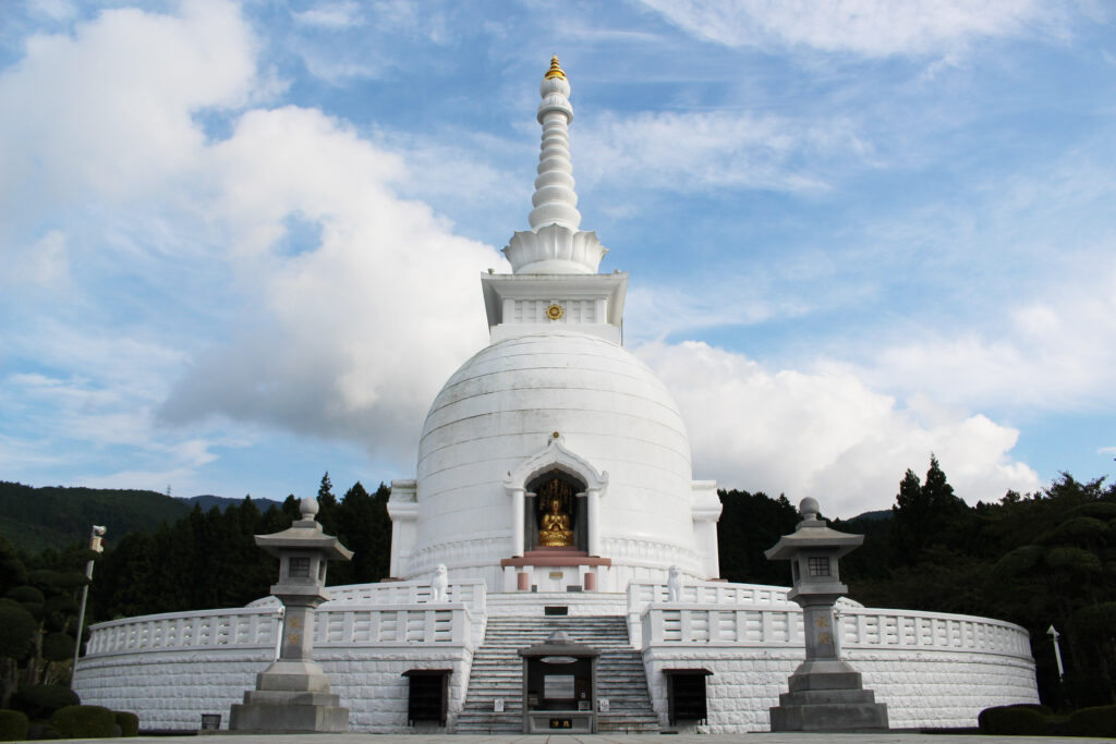 お釈迦様の分骨が納められている
御殿場市の「富士仏舎利塔」