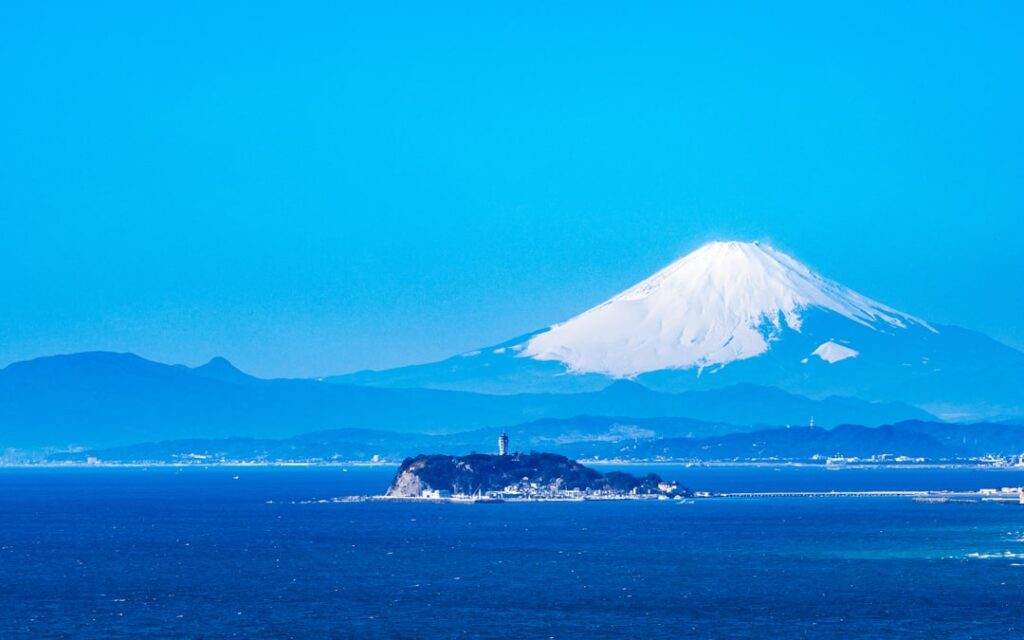 江ノ島と富士山