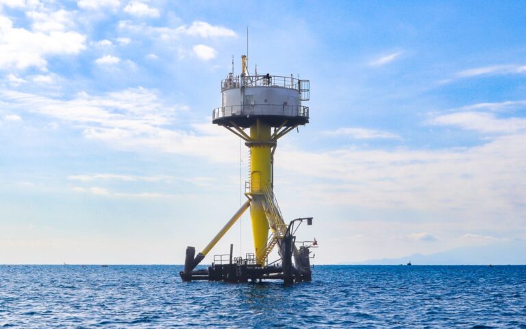 平塚波浪観測塔(平塚沖総合実験タワー)