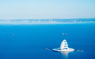 東京湾の風の塔